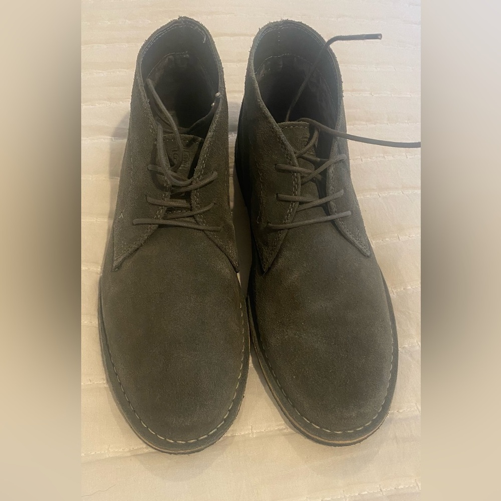 NWOB Men’s Kenneth Cole Suede Chukka boots Sz 10